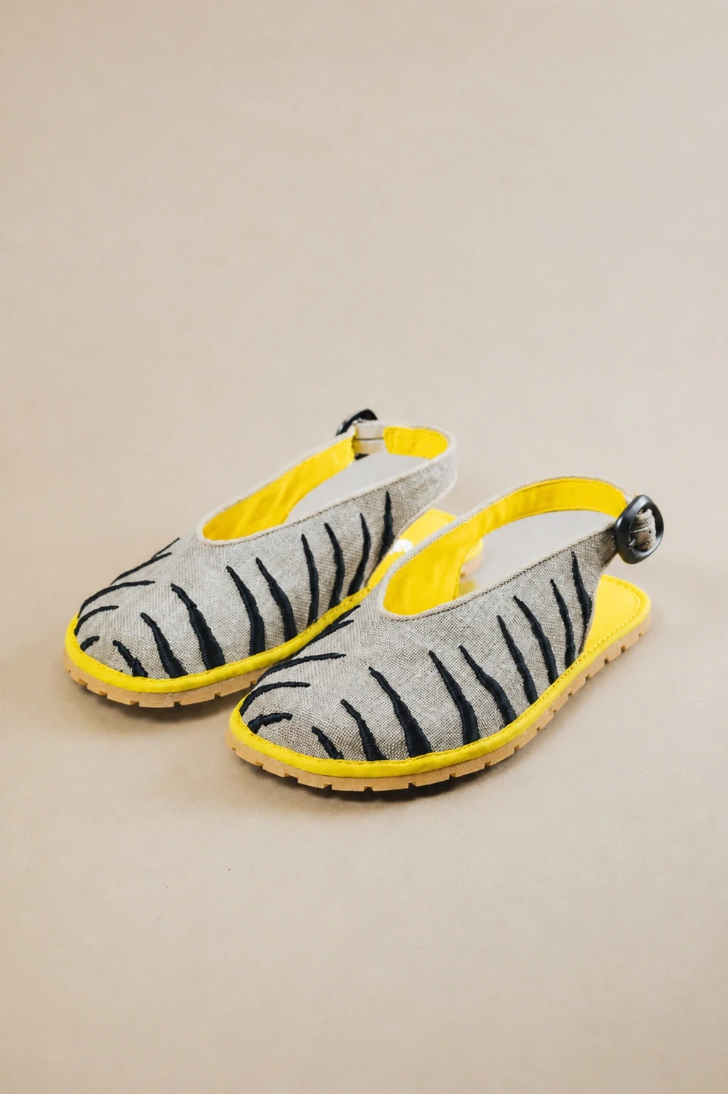 Босоногие балетки Sambas the bambas Selva — с вышивкой зебра